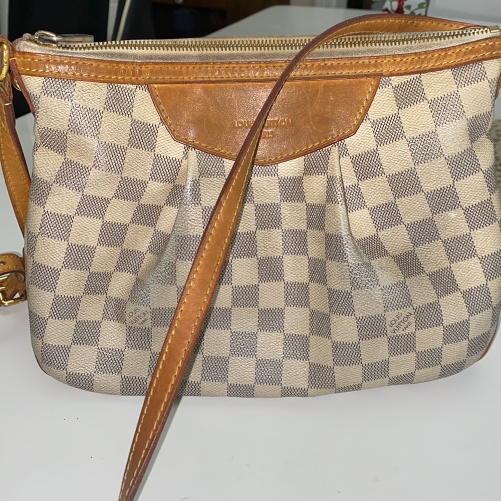 LOUIS VUITTON Siracusa MM Monogram White